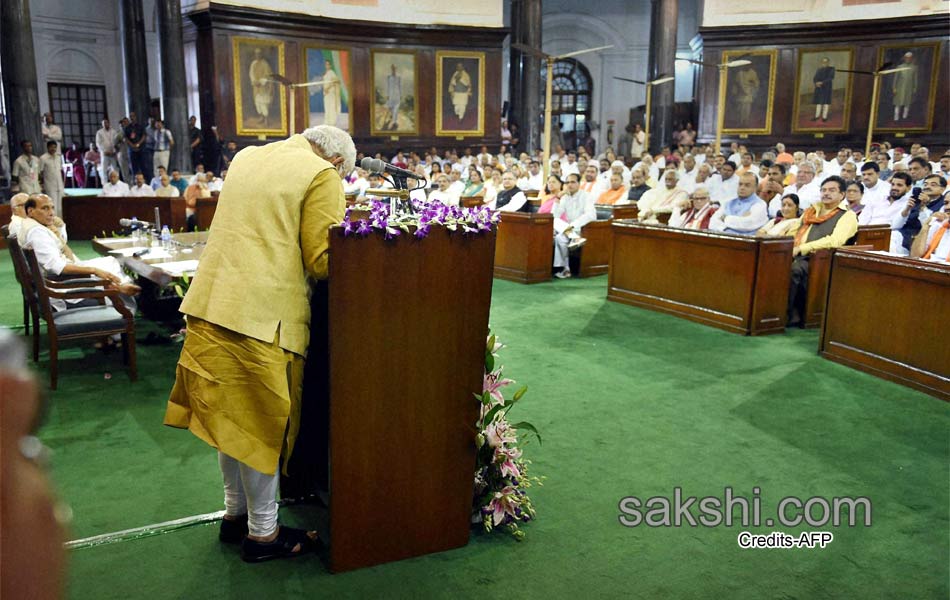 Narendra Modi break down at Parliament Central hall Meeting - Sakshi12