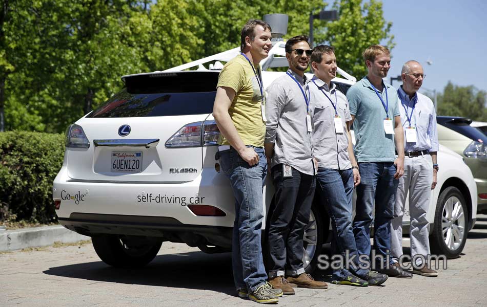 Google self driving car goes on a test drive4