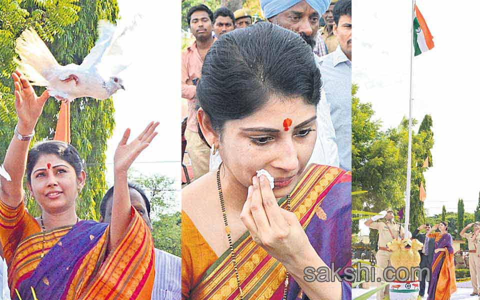 Smitha Sabharwal Crying in T Formation Day Celebrations6