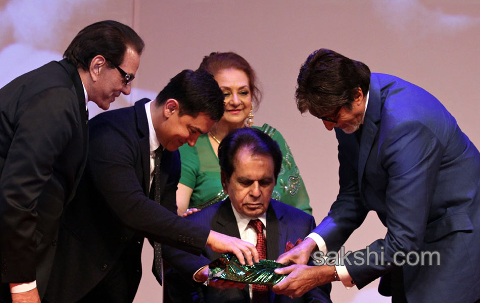 Dilip kumar launches his autobiography3