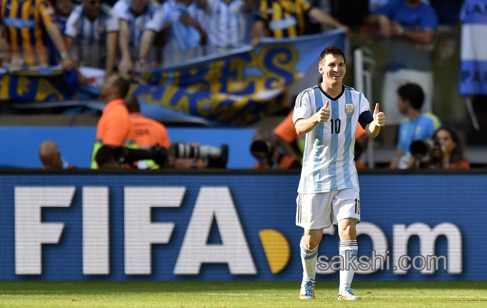 messi gives victory to argentina over iraq - Sakshi2
