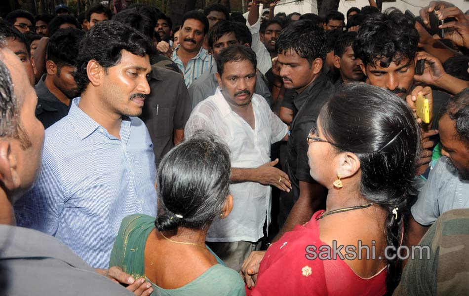 jagan visits nagaram - Sakshi4