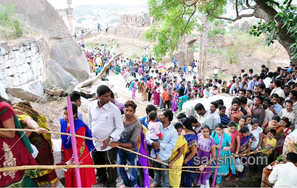 begin to telangana bonalu festival - Sakshi1