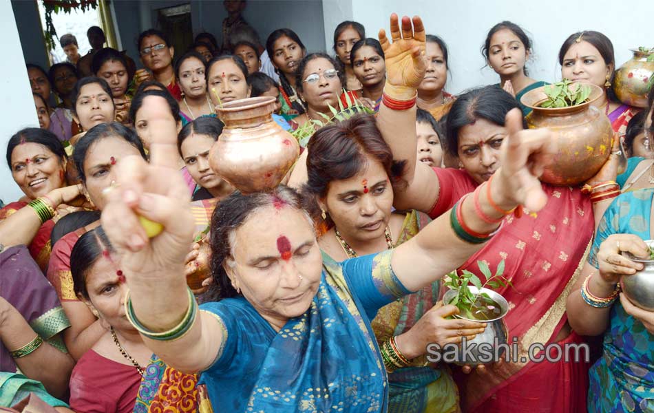 begin to telangana bonalu festival - Sakshi15