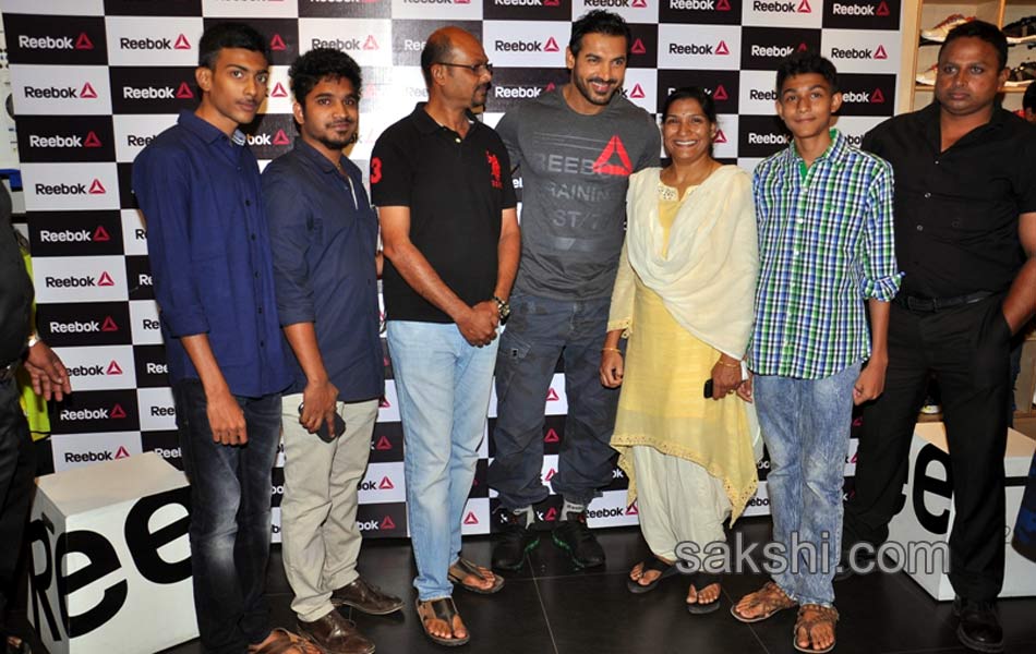 john abraham inaugurated reebok showroom2