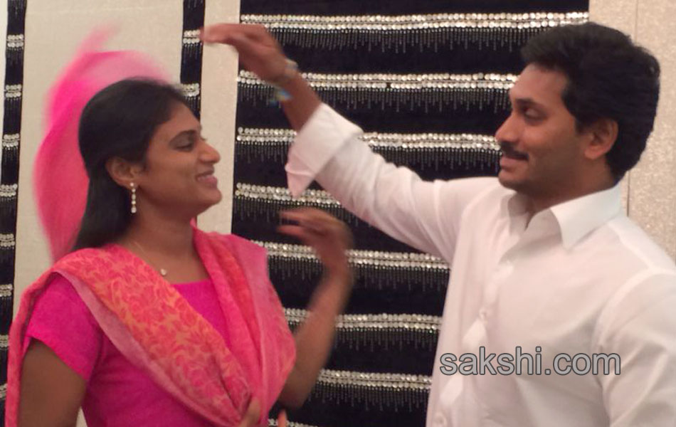 YS Sharmila YS Jagan celebrate Raksha Bandhan - Sakshi6