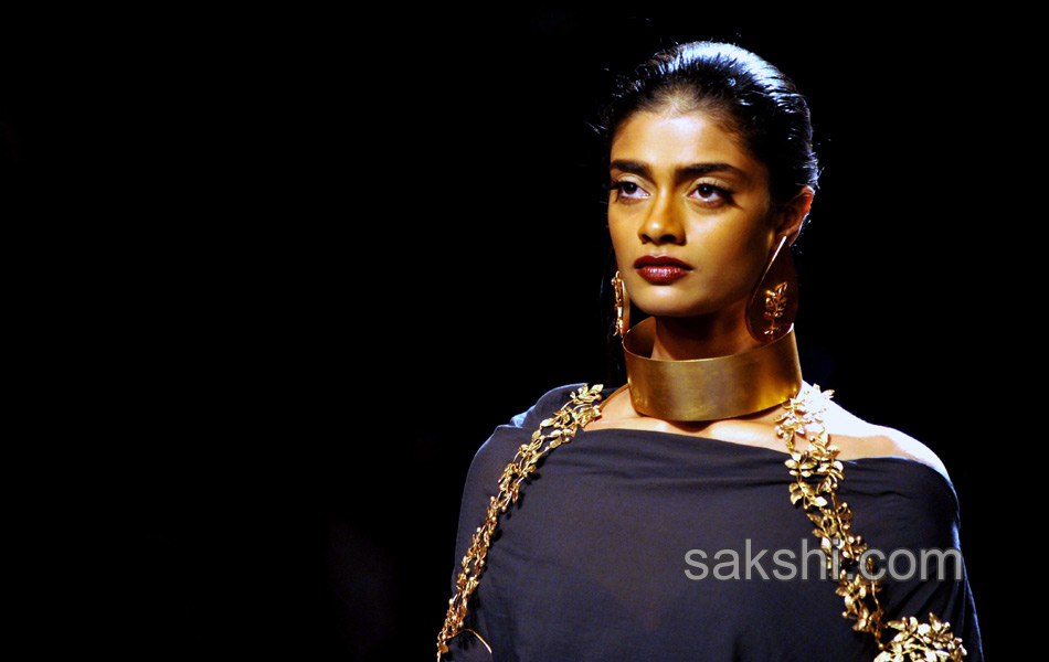 celebrities at last day of lakme fashion week15