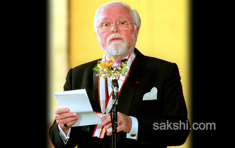 Legendary British film director Richard Attenborough dies - Sakshi7