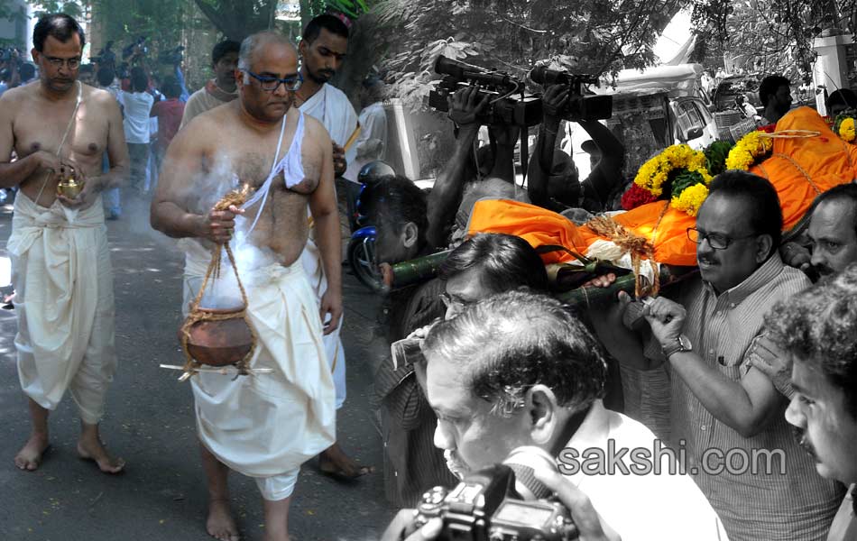 Film Director Bapu last rites - Sakshi1