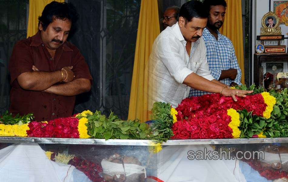 Film Director Bapu last rites - Sakshi6