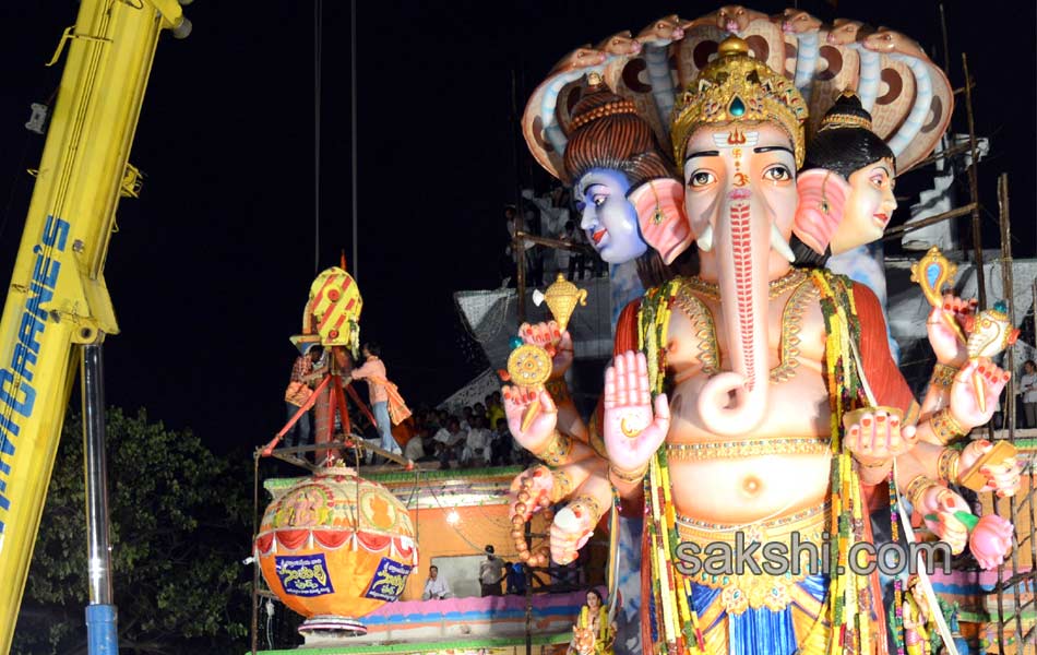 Hyderabad bid emotional farewell to Lord Ganesh - Sakshi5