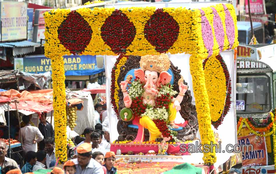 Hyderabad bid emotional farewell to Lord Ganesh - Sakshi15