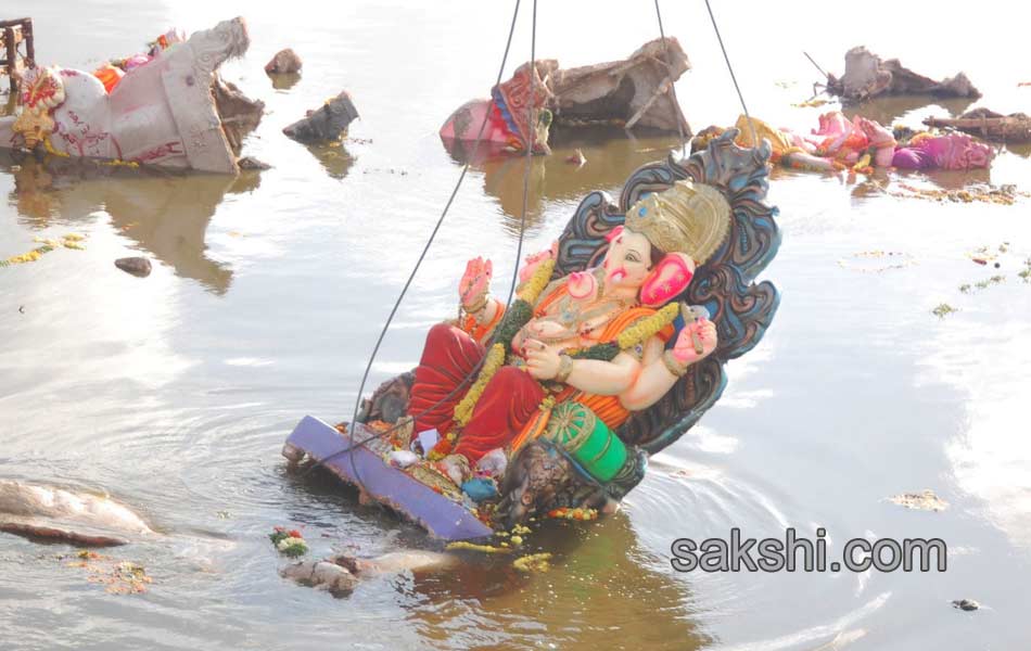 Lord Ganesh idols being immersed in Hussainsagar lake15