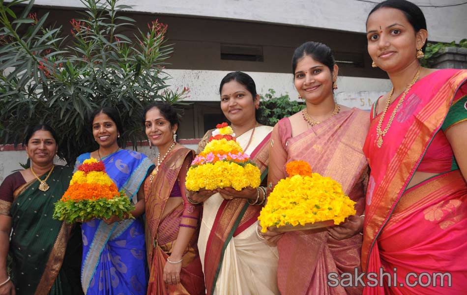 Bathukamma celebrations started at hyderabad city22