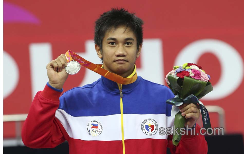 Bindra won bronze medal in the 10m air rifle individual event11