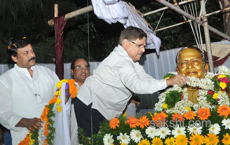 Chiranjeevi unveils Allu Ramalingaiah statue9