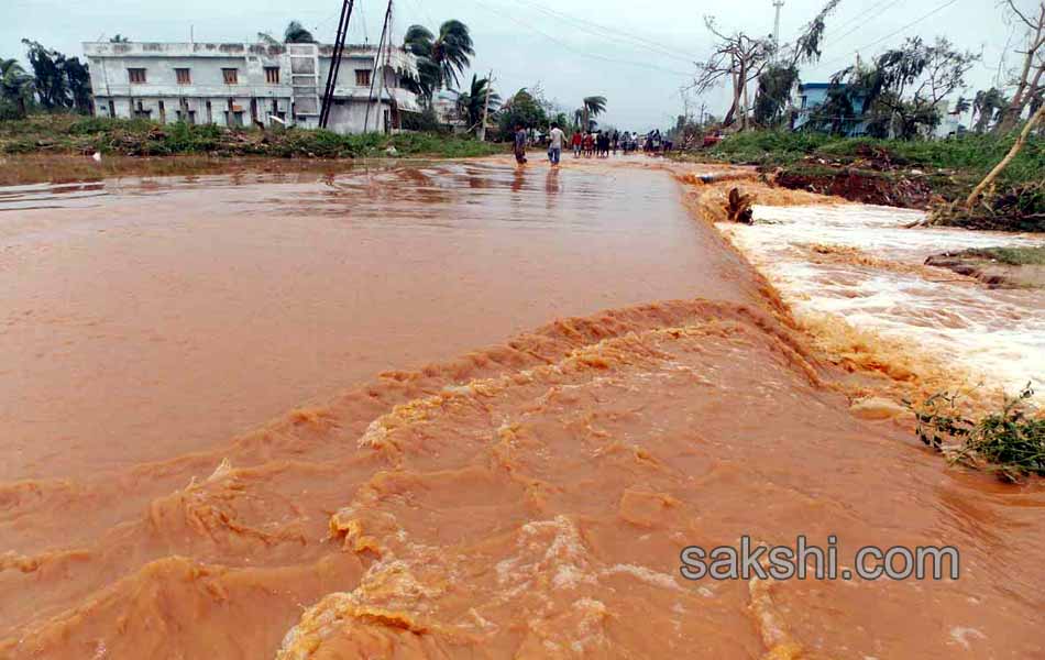 Cyclone Hudhud in Vizag - Sakshi3