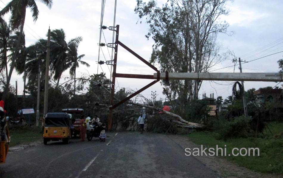 Cyclone Hudhud in Vizag - Sakshi10