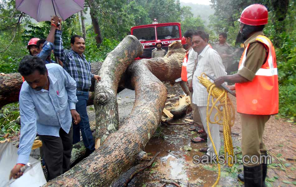 Cyclone Hudhud in Vizag - Sakshi17