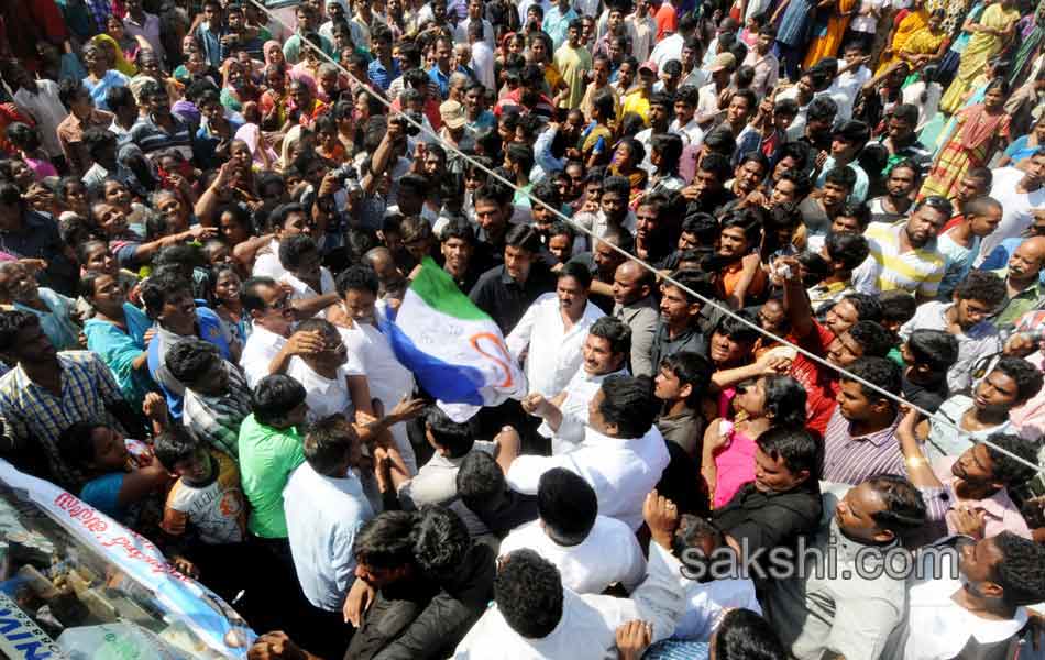 Y S jagan mohan reddy tour to cyclone affected - Sakshi3