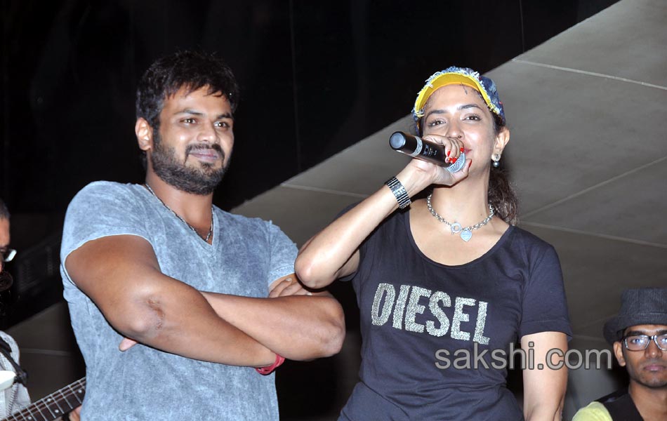 SS Thaman live performance at Hard Rock Cafe in Hyderabad - Sakshi15