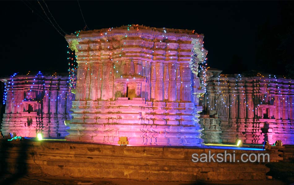 1000 pillar temple - Sakshi3