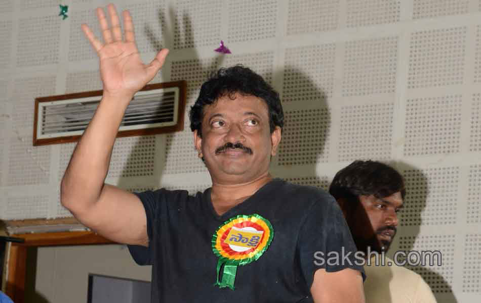 Ramgopal verma entered in karimnagar - Sakshi7