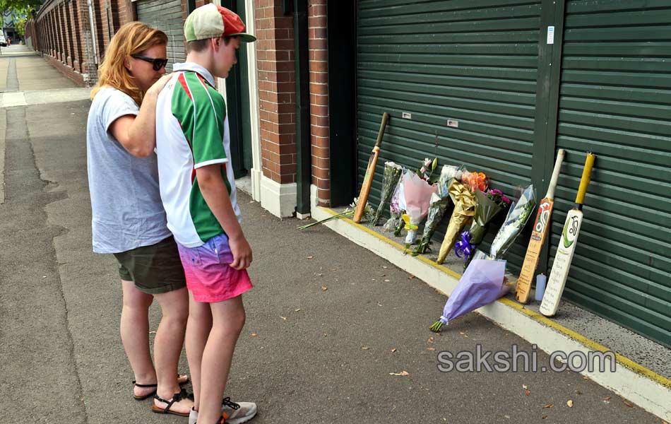 Fans and fellow athletes pay tribute to Phillip Hughes16