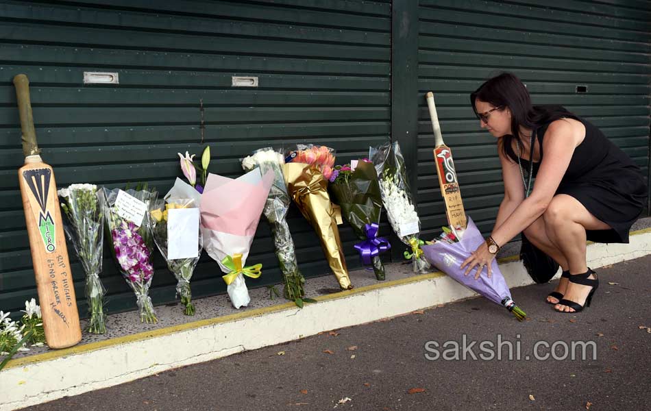 Fans and fellow athletes pay tribute to Phillip Hughes17