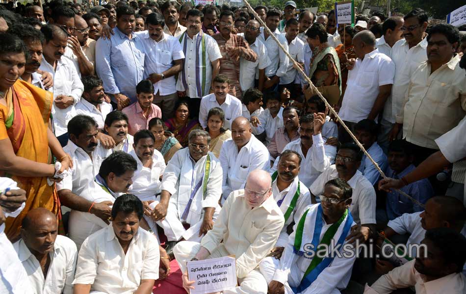 YSRCP men blocked all over AP from joining Maha Dharna - Sakshi20