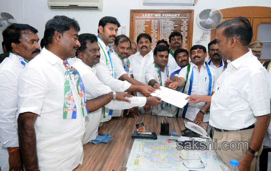 YSRCP men blocked all over AP from joining Maha Dharna - Sakshi23