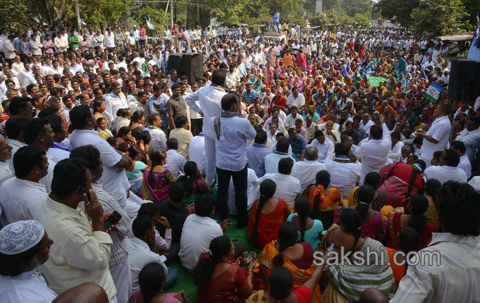 YSRCP men blocked all over AP from joining Maha Dharna - Sakshi29