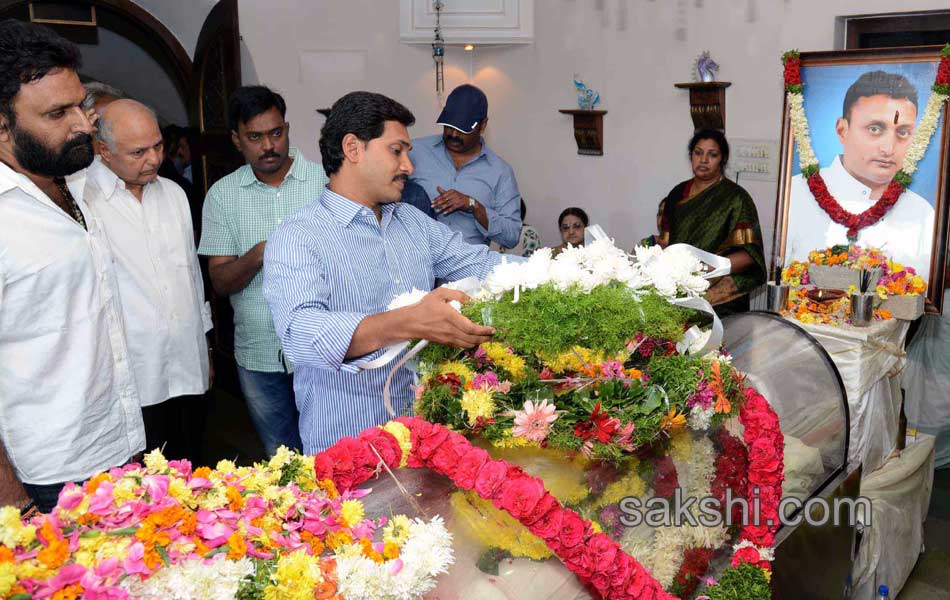 politicians cine celebrities gives tribute to nandamuri janakiram - Sakshi1