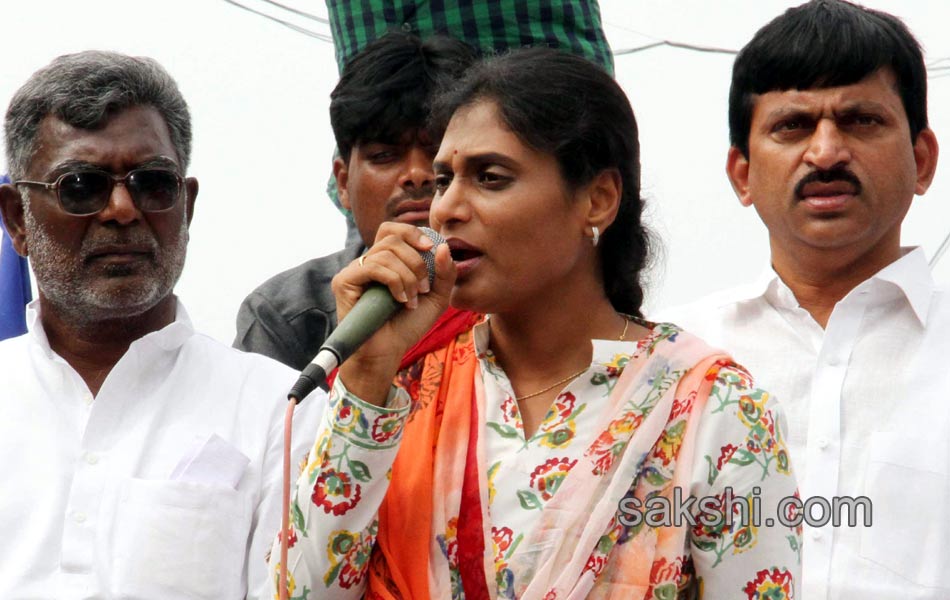 ys sharmila paramarsha yatra in chityala10