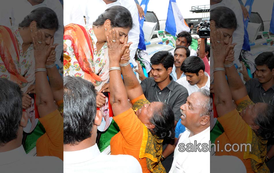 ys sharmila paramarsha yatra in chityala20