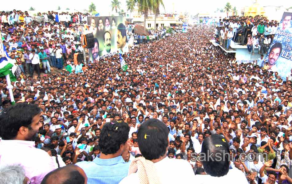 ys jagan mohan reddy unveiled gottipati narasaiah statue at yaddanapudi - Sakshi3