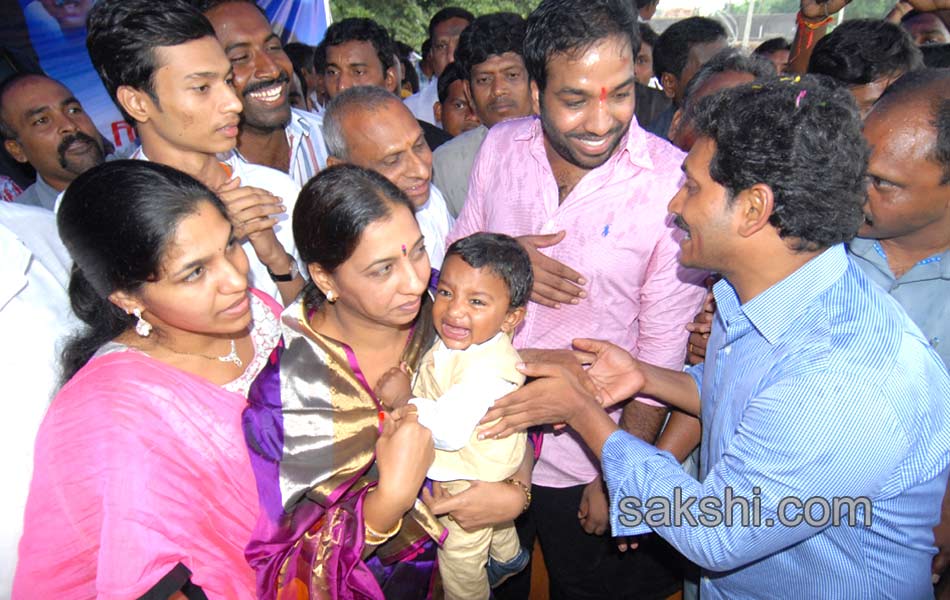 ys jagan mohan reddy unveiled gottipati narasaiah statue at yaddanapudi - Sakshi10