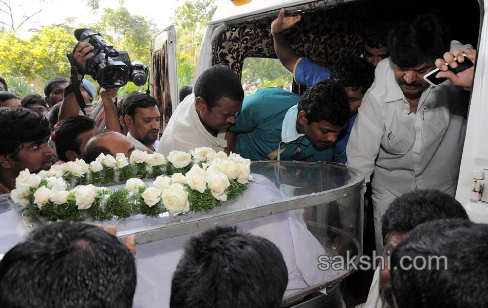 Tollywood Industry pay tributes to Music director Chakri8