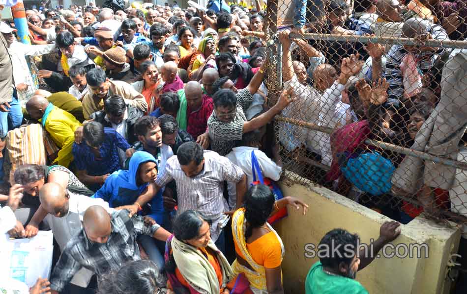 Devotees injured in Tirumala3