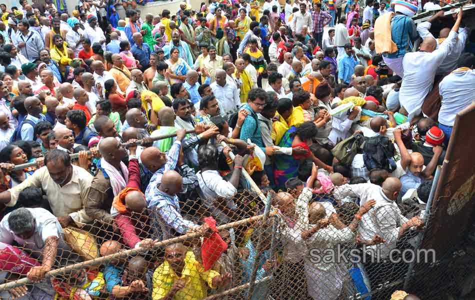 Devotees injured in Tirumala9