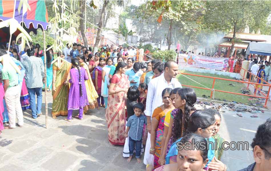 Heavy rush of pilgrims in temples on Vaikunta Ekadasi - Sakshi8