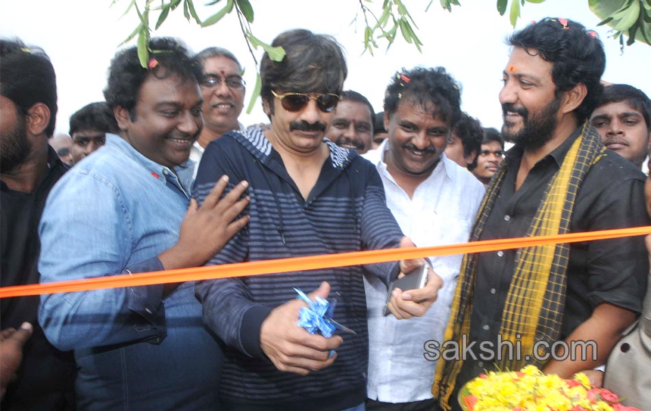 hero ravi teja in vijyawada5