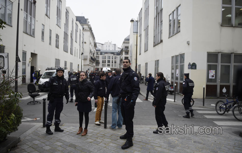 12 dead after shooting at Paris magazine1