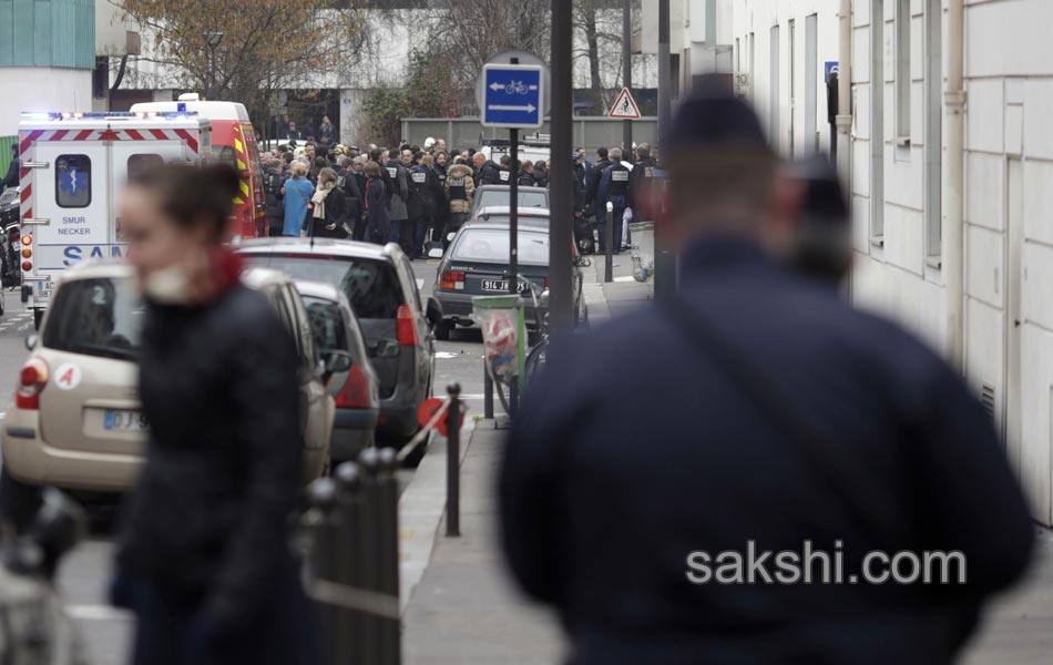 12 dead after shooting at Paris magazine8