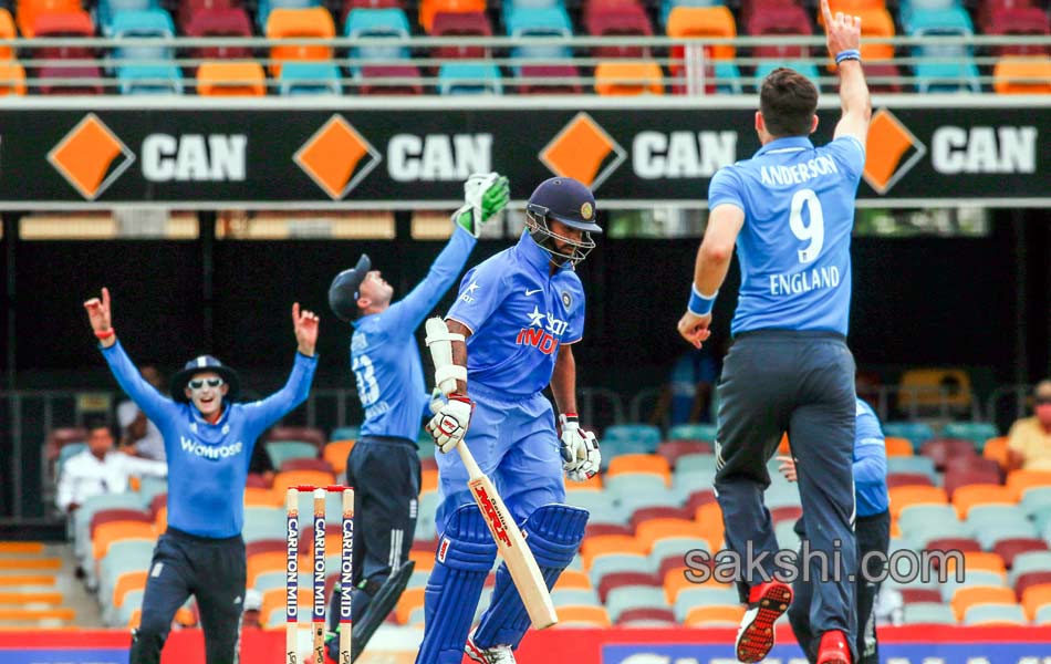 India and England in Australia Tri Series9