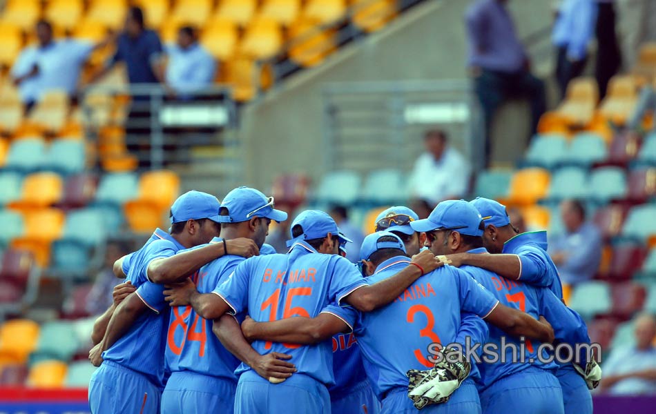 India and England in Australia Tri Series13