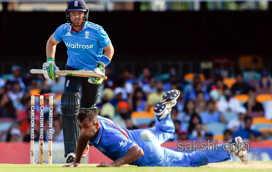 India and England in Australia Tri Series15