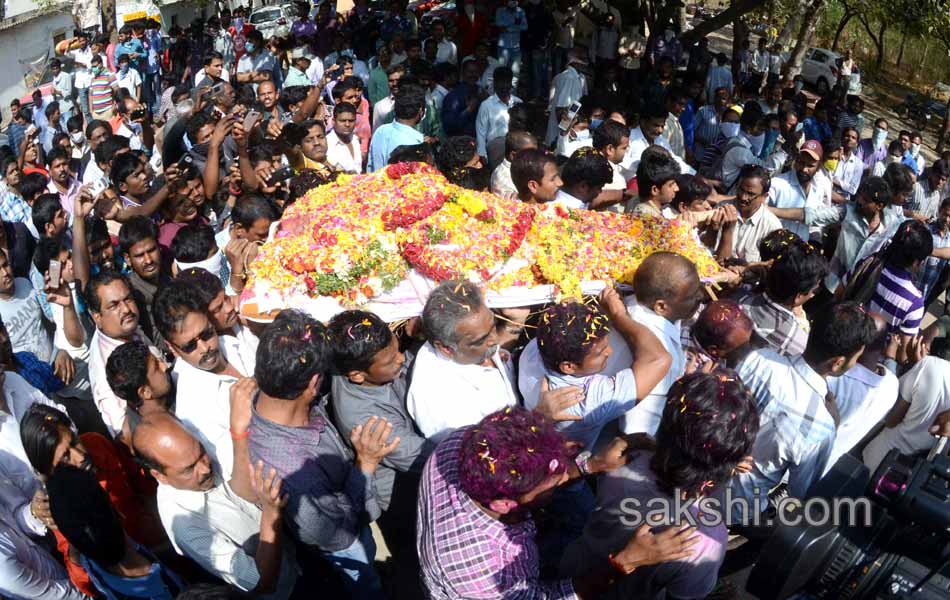 ms narayana funeral at esi burial ground1