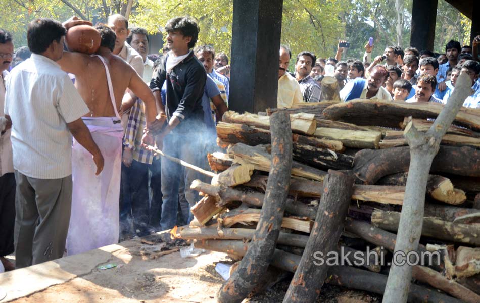 ms narayana funeral at esi burial ground7