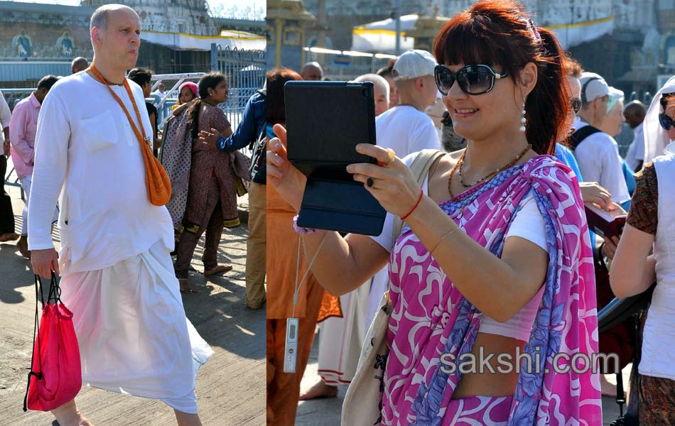 russians visit tirumala wearing sarees and dhotis15